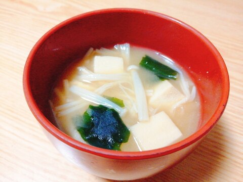 高野豆腐とえのきとわかめの味噌汁